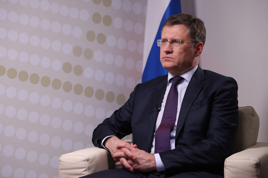 Российские нефтяные компании снимают ограничения на отпуск бензина на всех своих заправках